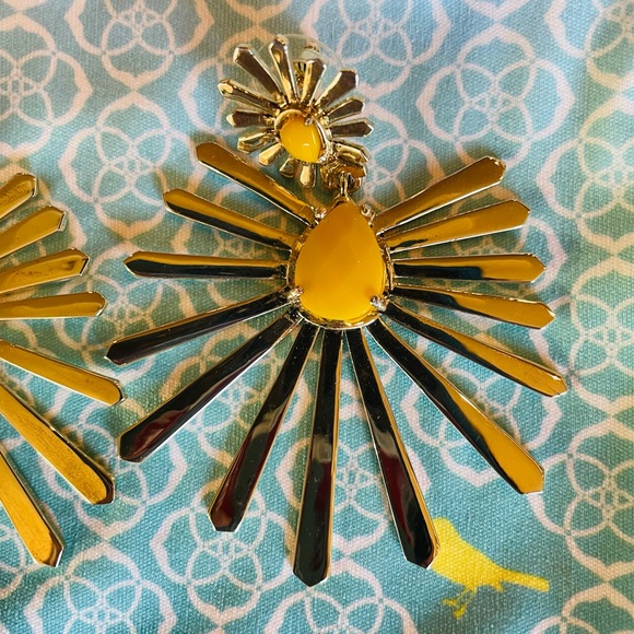 Kendra Scott Starla Earrings - Picture 3 of 5